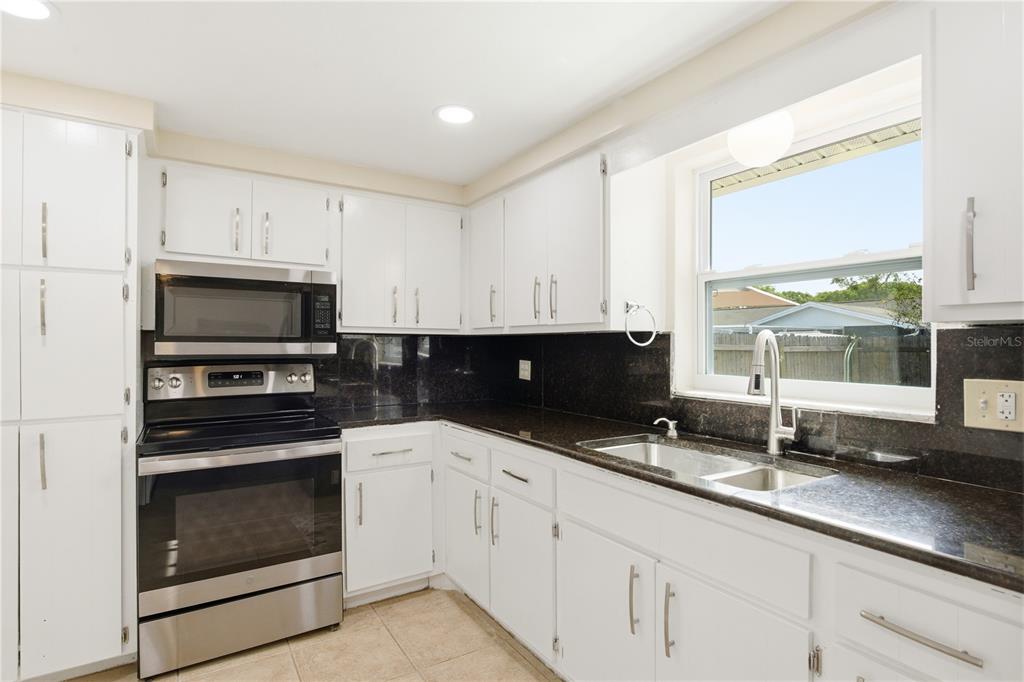 11205 Glover Road Port Richey, FL 34668 - Photo 16 of 48