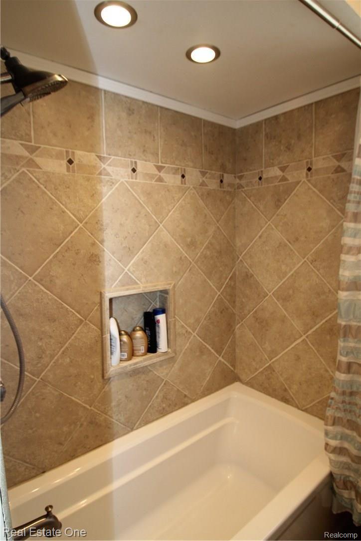 3875 Balmony Road Commerce Township, MI 48382 - Photo 25 of 52 IMG_0186.JPG