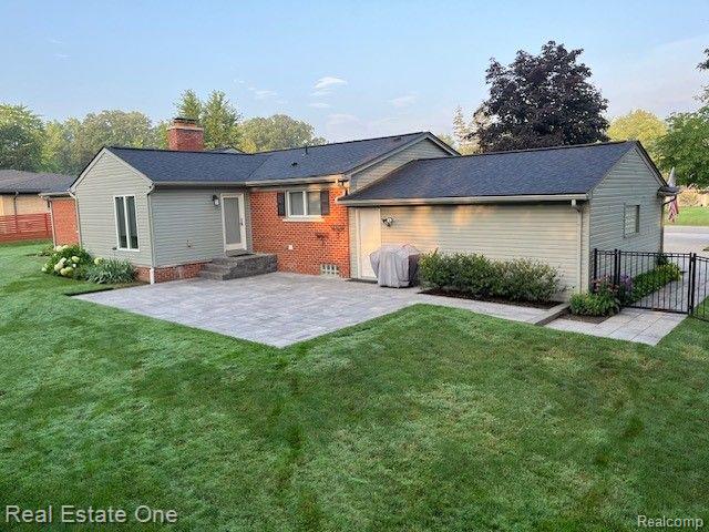 3790 Beach Road Troy, MI 48084 - Photo 27 of 28 back yard summer