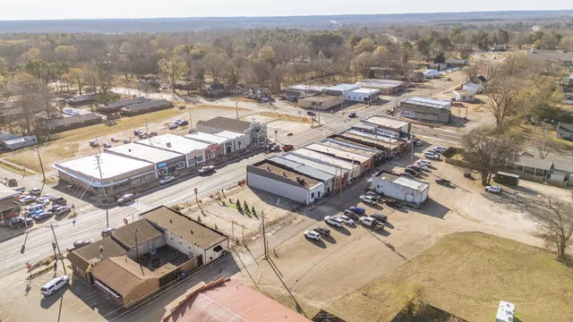 $125,000 | 142-150 East Main Street, Adamsville, TN 38310