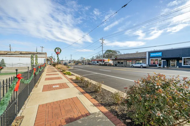 $125,000 | 142-150 East Main Street, Adamsville, TN 38310