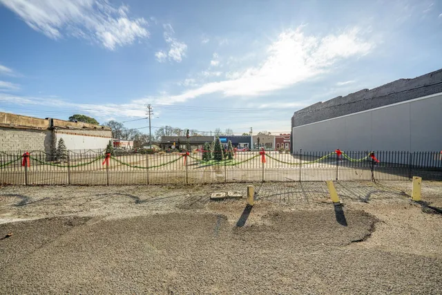 $125,000 | 142-150 East Main Street, Adamsville, TN 38310