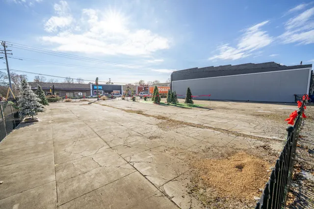 $125,000 | 142-150 East Main Street, Adamsville, TN 38310