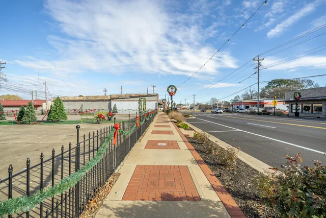 $125,000 | 142-150 East Main Street, Adamsville, TN 38310