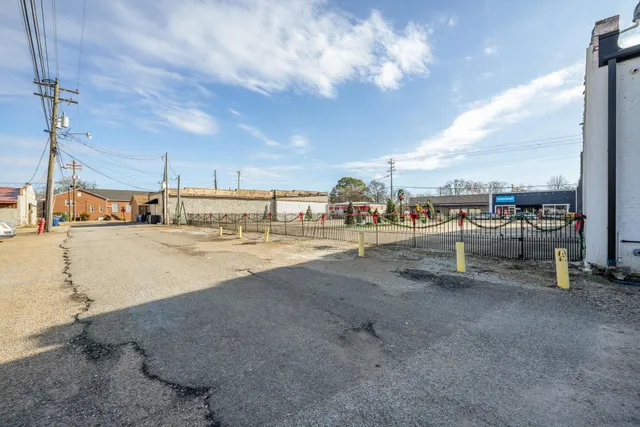 $125,000 | 142-150 East Main Street, Adamsville, TN 38310