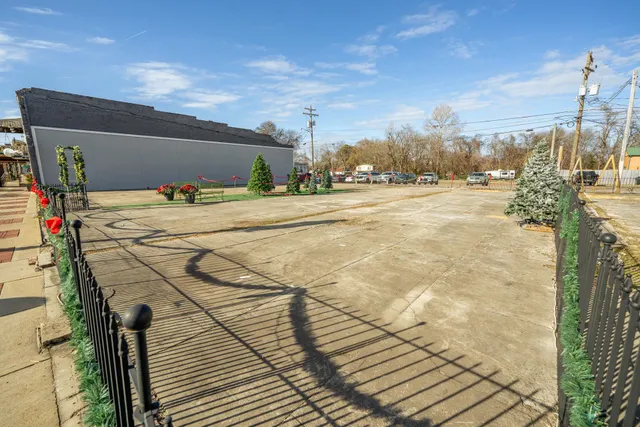 $125,000 | 142-150 East Main Street, Adamsville, TN 38310