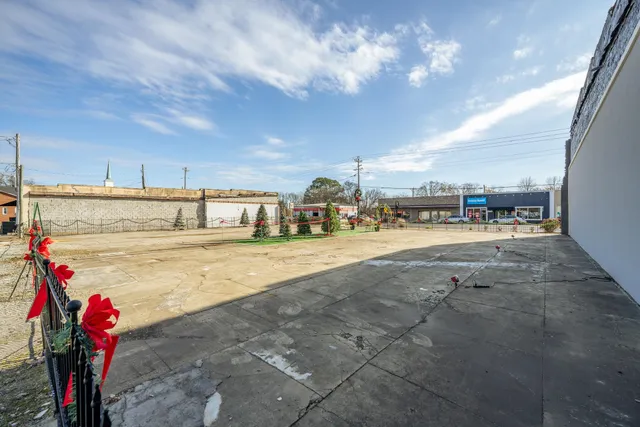 $125,000 | 142-150 East Main Street, Adamsville, TN 38310