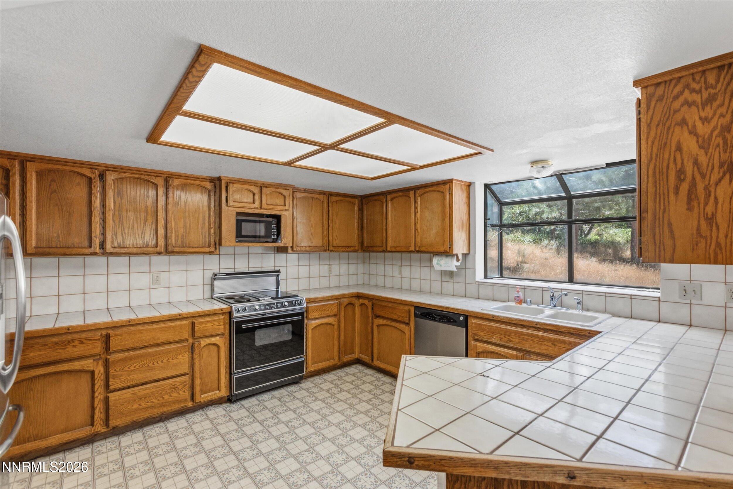 3684 Lakeview Road Carson City, NV 89703 - Photo 6 of 29 14-0Y7A3611