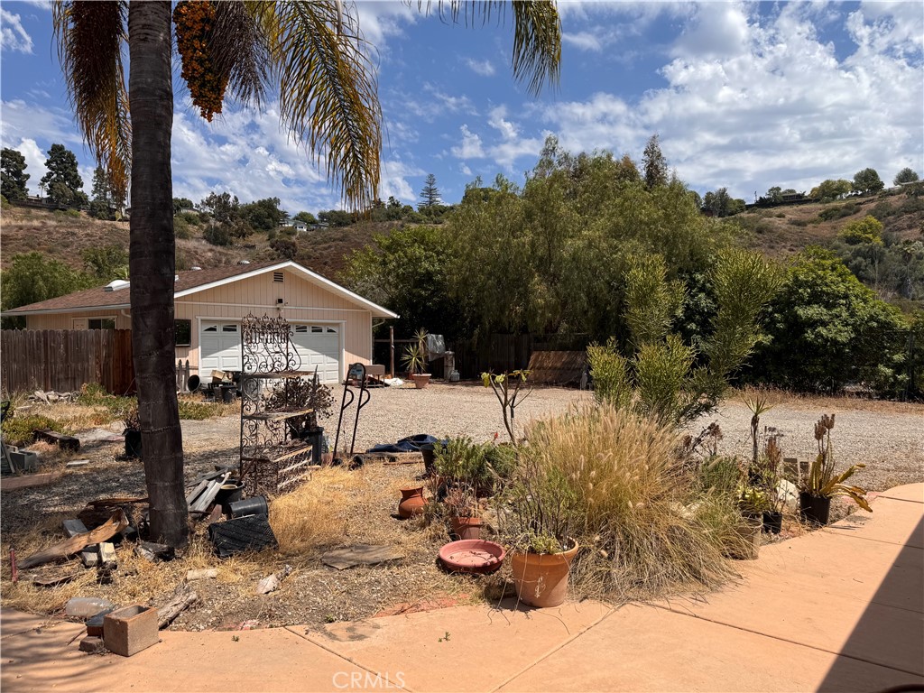 3261 Kenora Drive Spring Valley, CA 91977 - Photo 6 of 37 garage