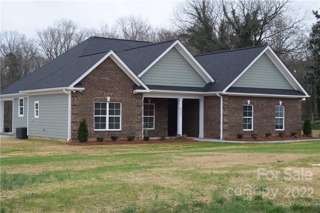 617 Fielding Road Charlotte, NC 28214 - Photo 1 of 15 Gallery Image 1