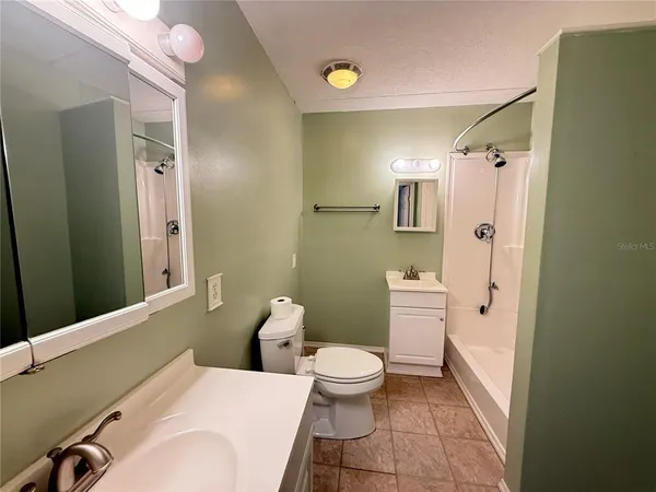 $88,000 | 6830 Americana Drive Northeast, Unit 127, St. Petersburg, FL 33702