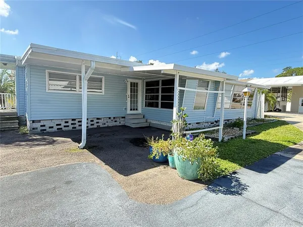$88,000 | 6830 Americana Drive Northeast, Unit 127, St. Petersburg, FL 33702
