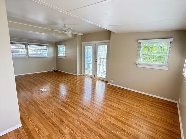 $88,000 | 6830 Americana Drive Northeast, Unit 127, St. Petersburg, FL 33702