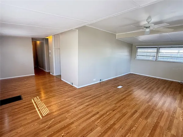 $88,000 | 6830 Americana Drive Northeast, Unit 127, St. Petersburg, FL 33702