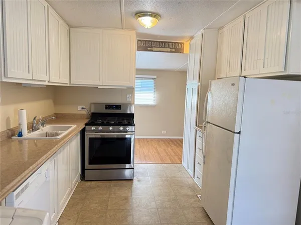 $88,000 | 6830 Americana Drive Northeast, Unit 127, St. Petersburg, FL 33702
