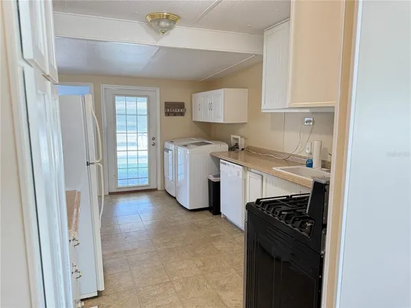 $88,000 | 6830 Americana Drive Northeast, Unit 127, St. Petersburg, FL 33702