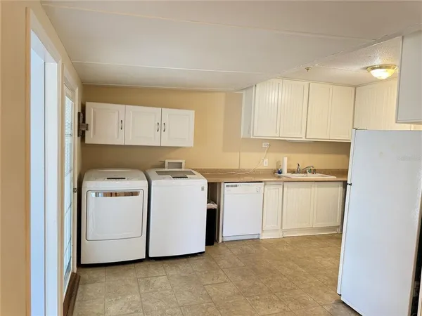 $88,000 | 6830 Americana Drive Northeast, Unit 127, St. Petersburg, FL 33702