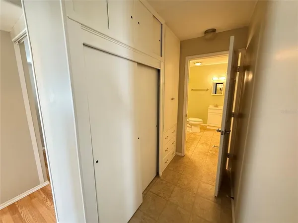 $88,000 | 6830 Americana Drive Northeast, Unit 127, St. Petersburg, FL 33702