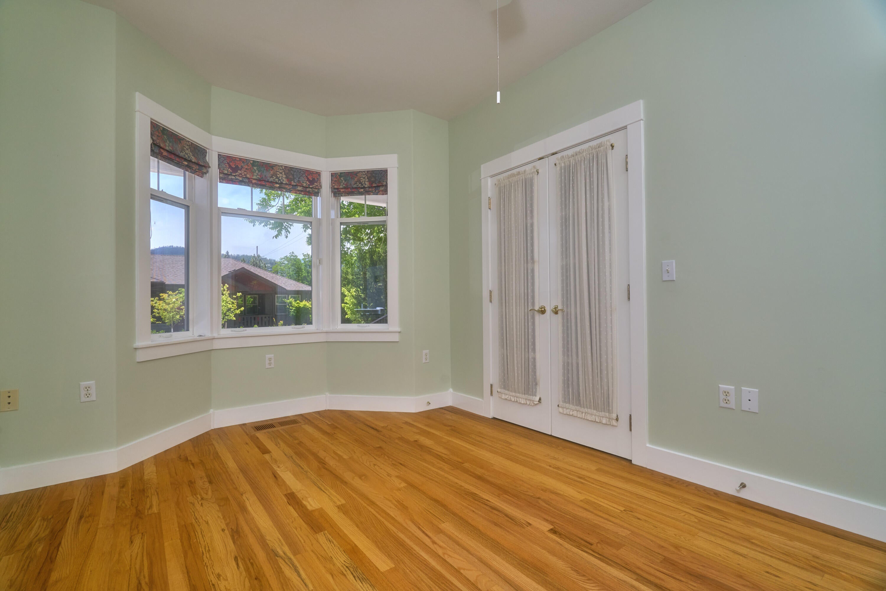 621 Nepenthe Road Ashland, OR 97520 - Photo 23 of 52 621 Nepenthe Rd_Ashland_27