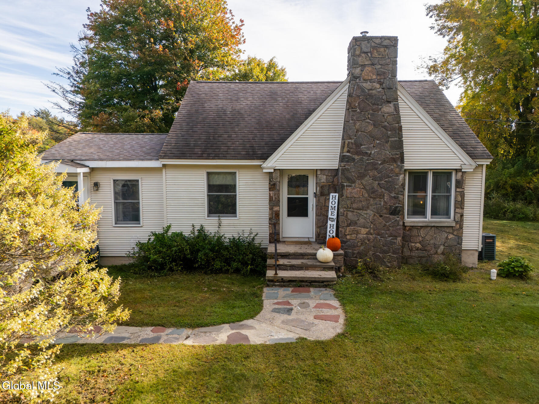 196 Meadowbrook Road Queensbury, NY 12804 - Photo 1 of 28 main front