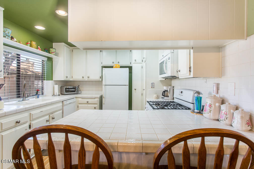 4496 Lubbock Drive, Unit D Simi Valley, CA 93063 - Photo 3 of 24 4496 Lubbock Drive Unit D - HsHProd-11
