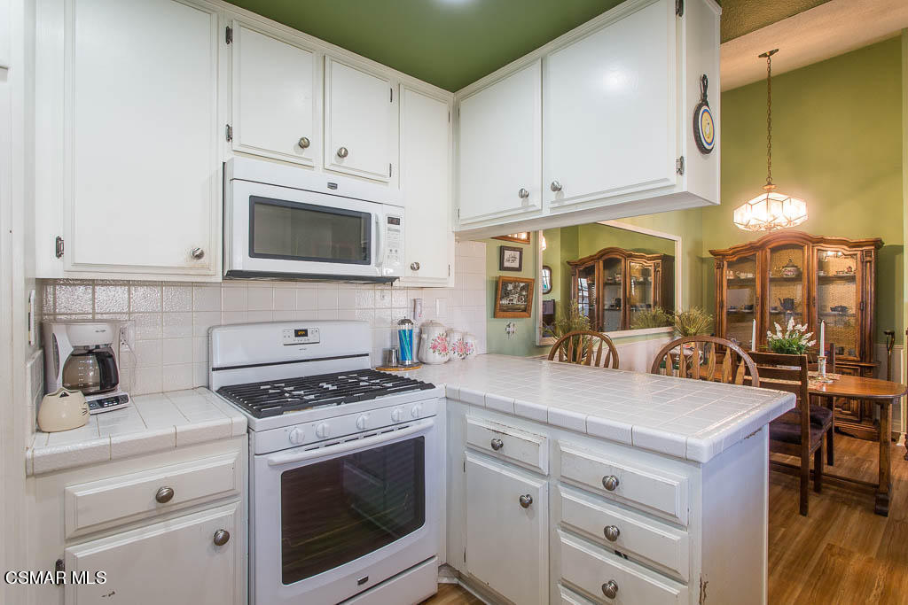 4496 Lubbock Drive, Unit D Simi Valley, CA 93063 - Photo 4 of 24 4496 Lubbock Drive Unit D - HsHProd-13