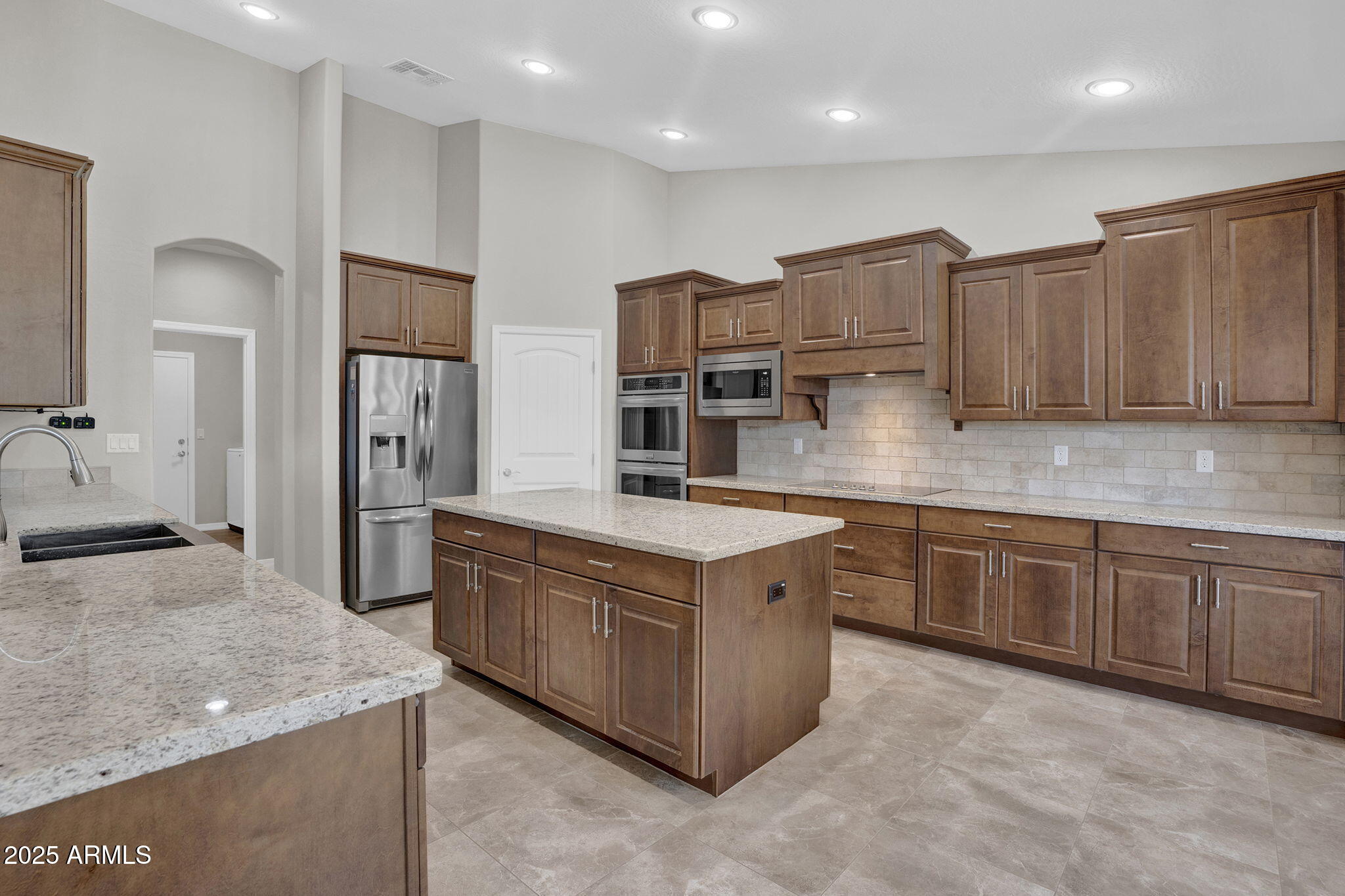 13013 East Brooks Farm Road Gilbert, AZ 85298 - Photo 9 of 74 10-web-or-mls-Brooks-07