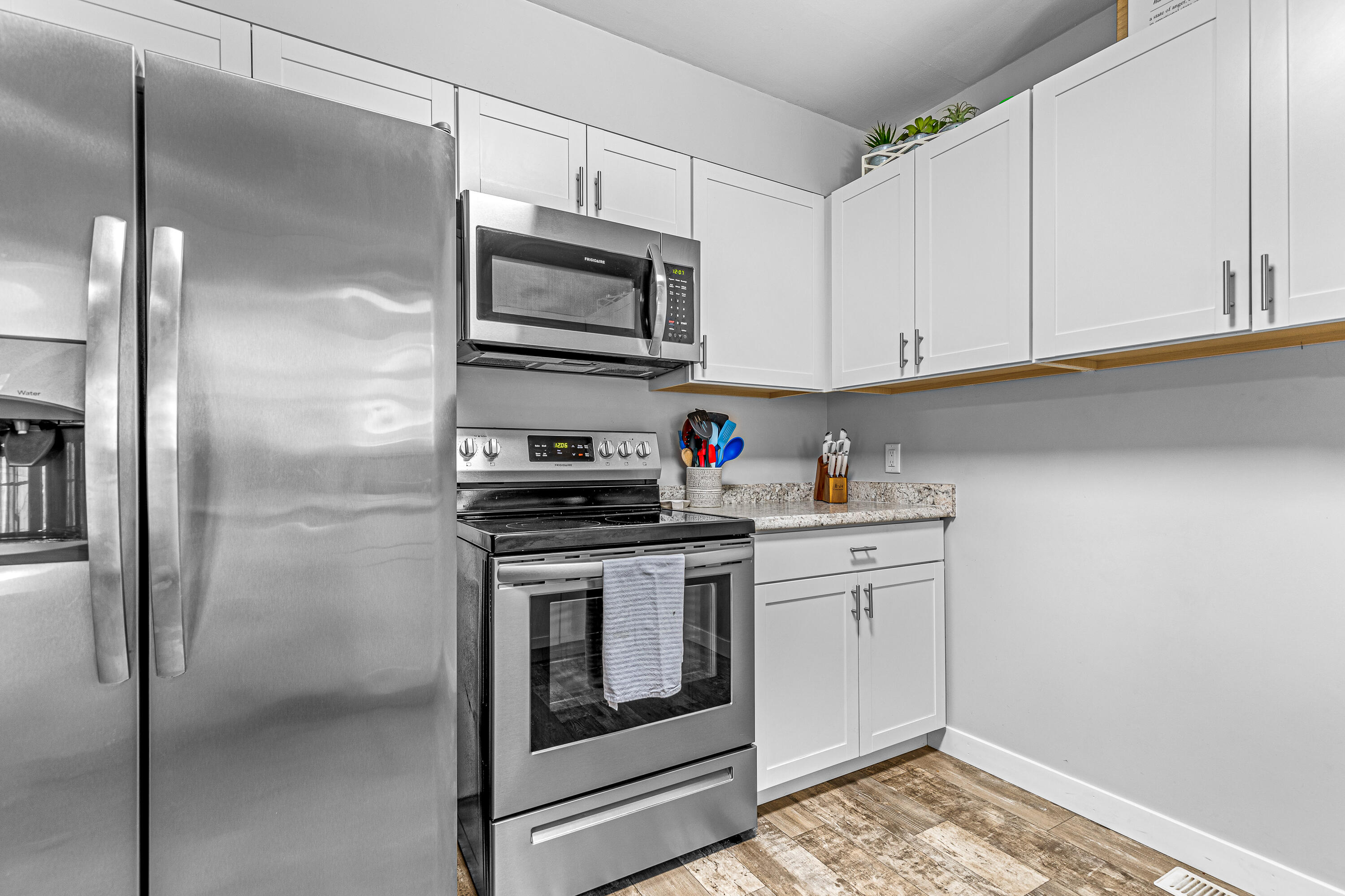 720 North 3rd Street Central Point, OR 97502 - Photo 9 of 27 10