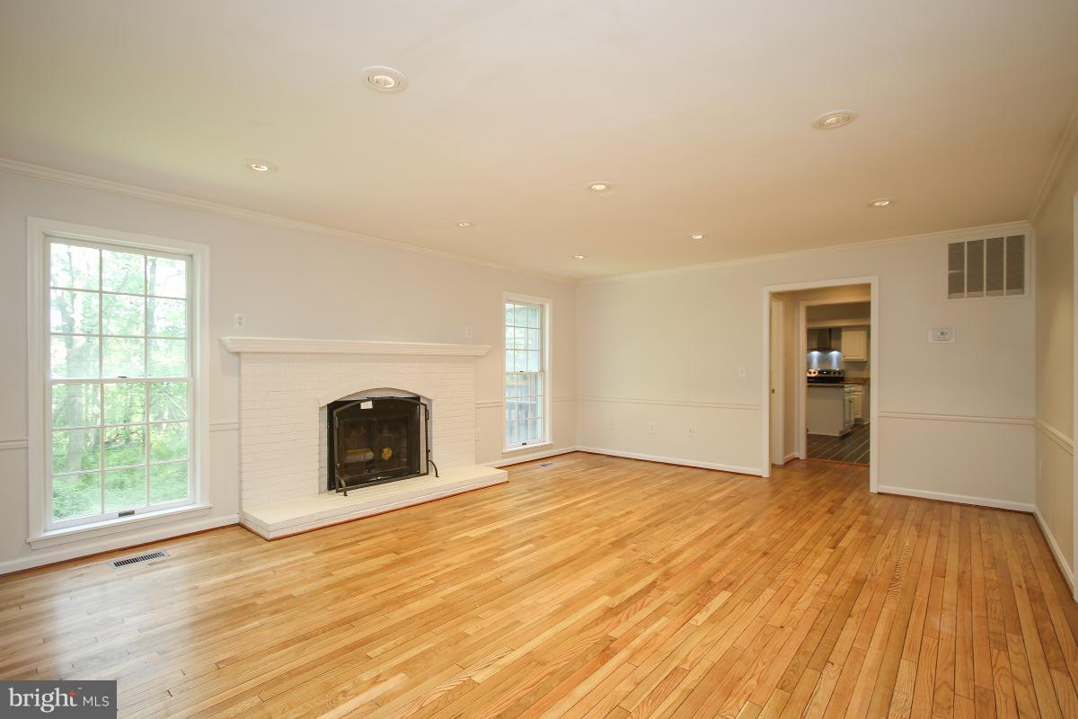 17500 Old Baltimore Road Olney, MD 20832 - Photo 6 of 29 Family Room