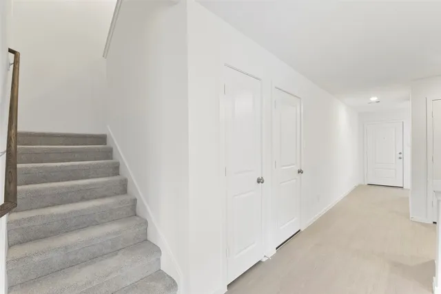 a view of entryway with white walls