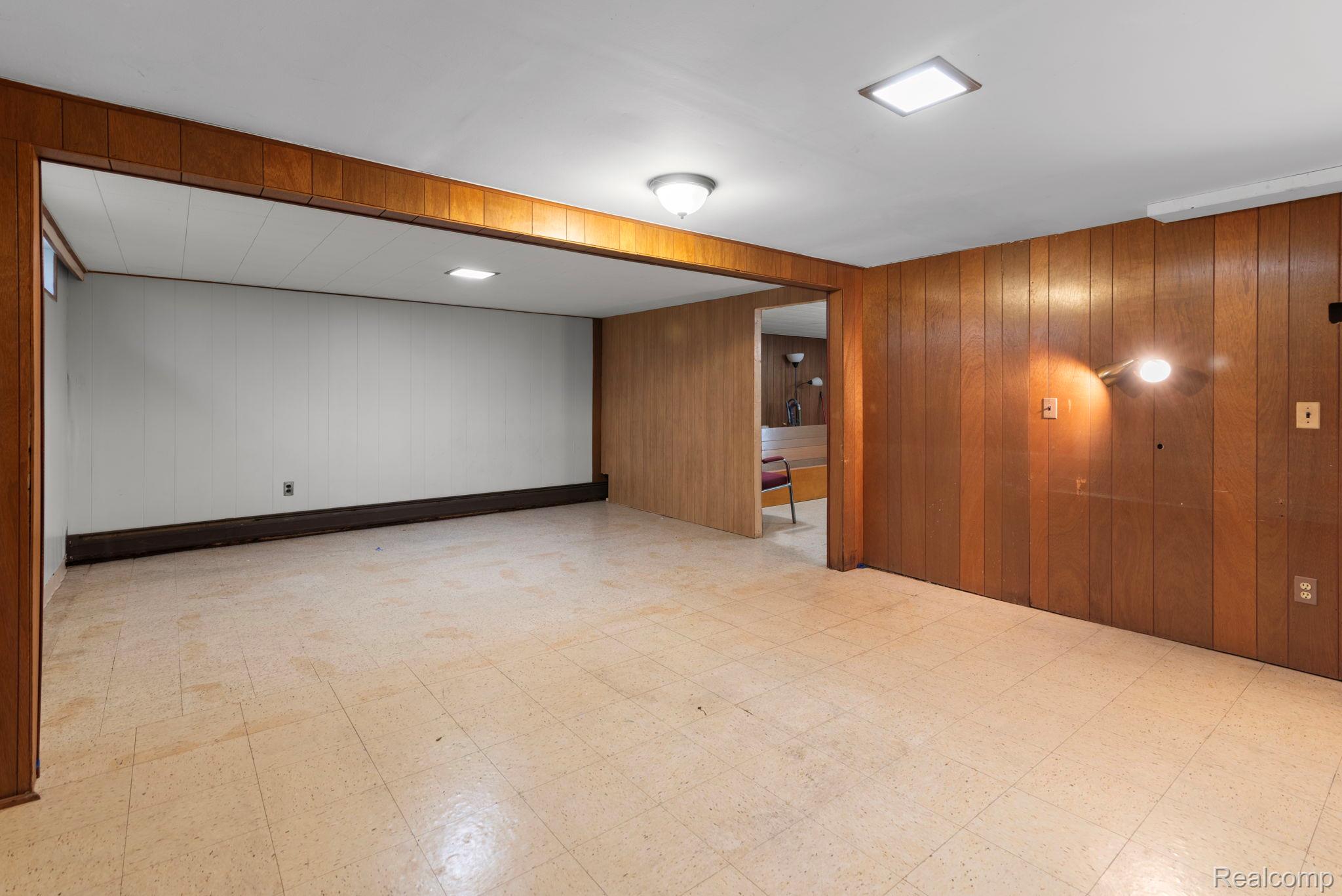 9971 Merriman Road Livonia, MI 48150 - Photo 37 of 40 37-web-or-mls-DSC_3303.jpg