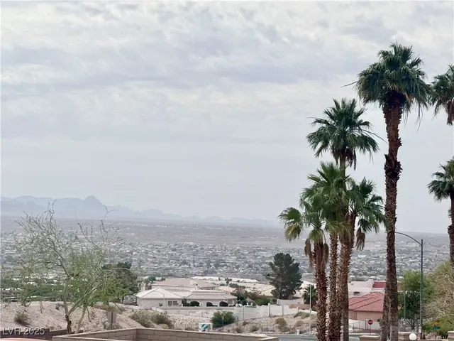 $169,990 | 2160 Highpointe Drive, Unit 102, Laughlin, NV 89029