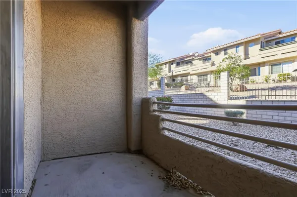 $158,000 | 2160 Highpointe Drive, Unit 102, Laughlin, NV 89029