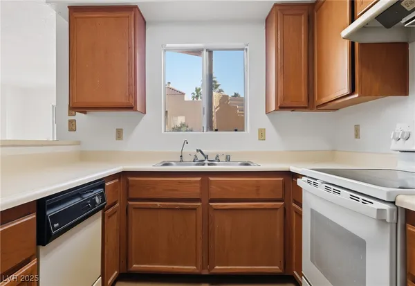 $158,000 | 2160 Highpointe Drive, Unit 102, Laughlin, NV 89029