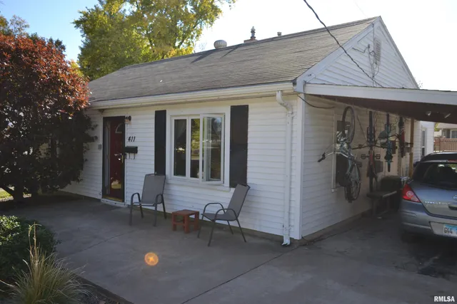 $121,000 | 411 West Greenwood Avenue, Jacksonville, IL 62650