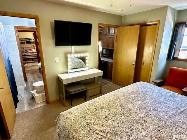 $121,000 | 411 West Greenwood Avenue, Jacksonville, IL 62650