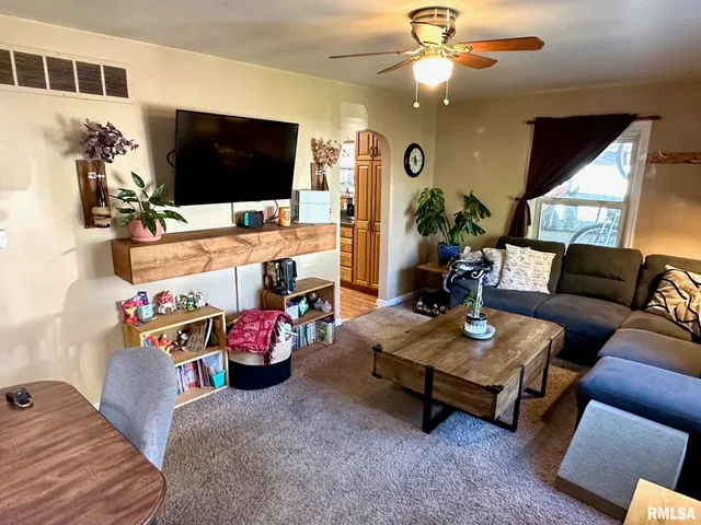 $121,000 | 411 West Greenwood Avenue, Jacksonville, IL 62650