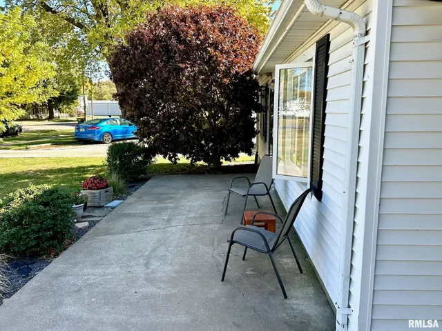 $121,000 | 411 West Greenwood Avenue, Jacksonville, IL 62650