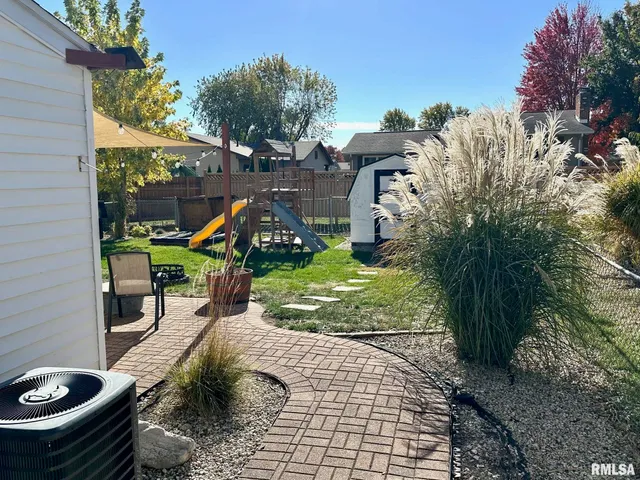 $121,000 | 411 West Greenwood Avenue, Jacksonville, IL 62650