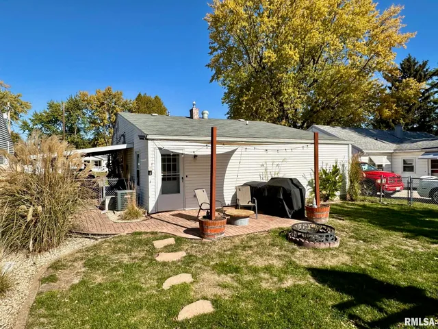 $121,000 | 411 West Greenwood Avenue, Jacksonville, IL 62650