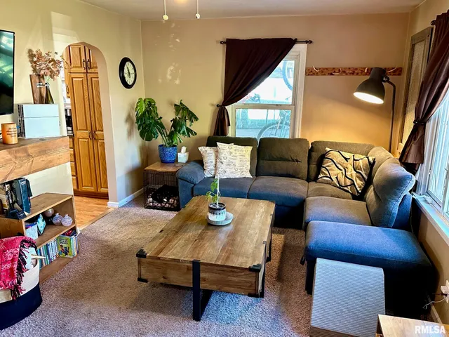 $121,000 | 411 West Greenwood Avenue, Jacksonville, IL 62650