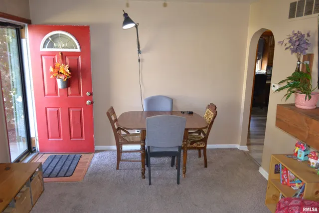 $121,000 | 411 West Greenwood Avenue, Jacksonville, IL 62650