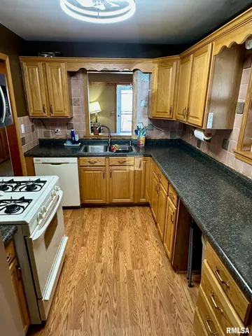 $121,000 | 411 West Greenwood Avenue, Jacksonville, IL 62650