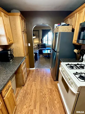 $121,000 | 411 West Greenwood Avenue, Jacksonville, IL 62650