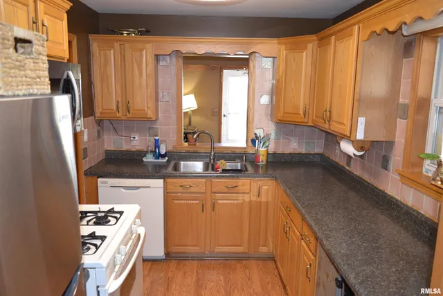 $121,000 | 411 West Greenwood Avenue, Jacksonville, IL 62650