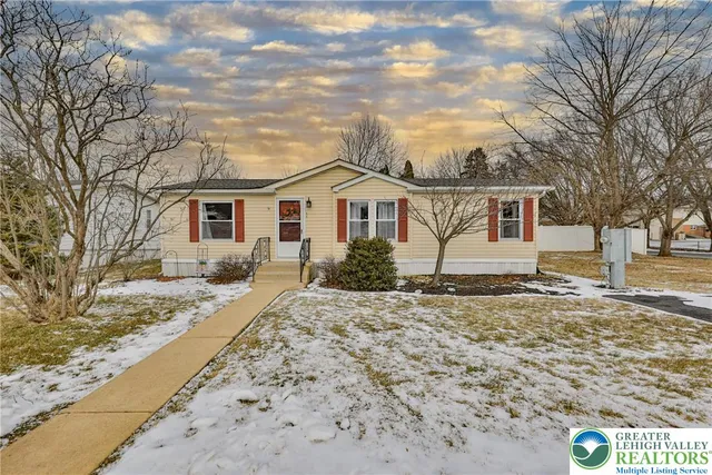 $94,900 | 17 Canterbury Court, Easton, PA 18040