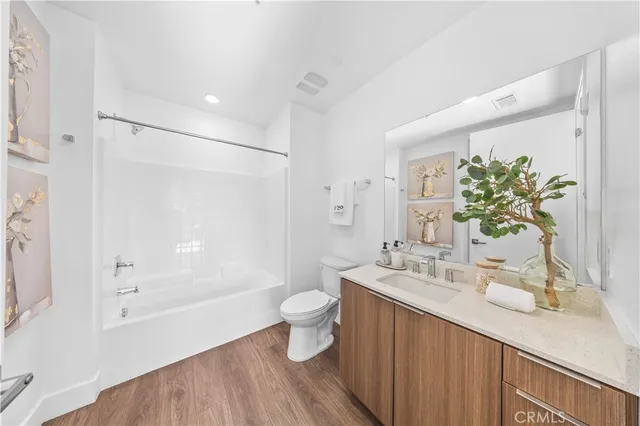 $898,800 | 709 East Walnut Street, Unit 315, Pasadena, CA 91101