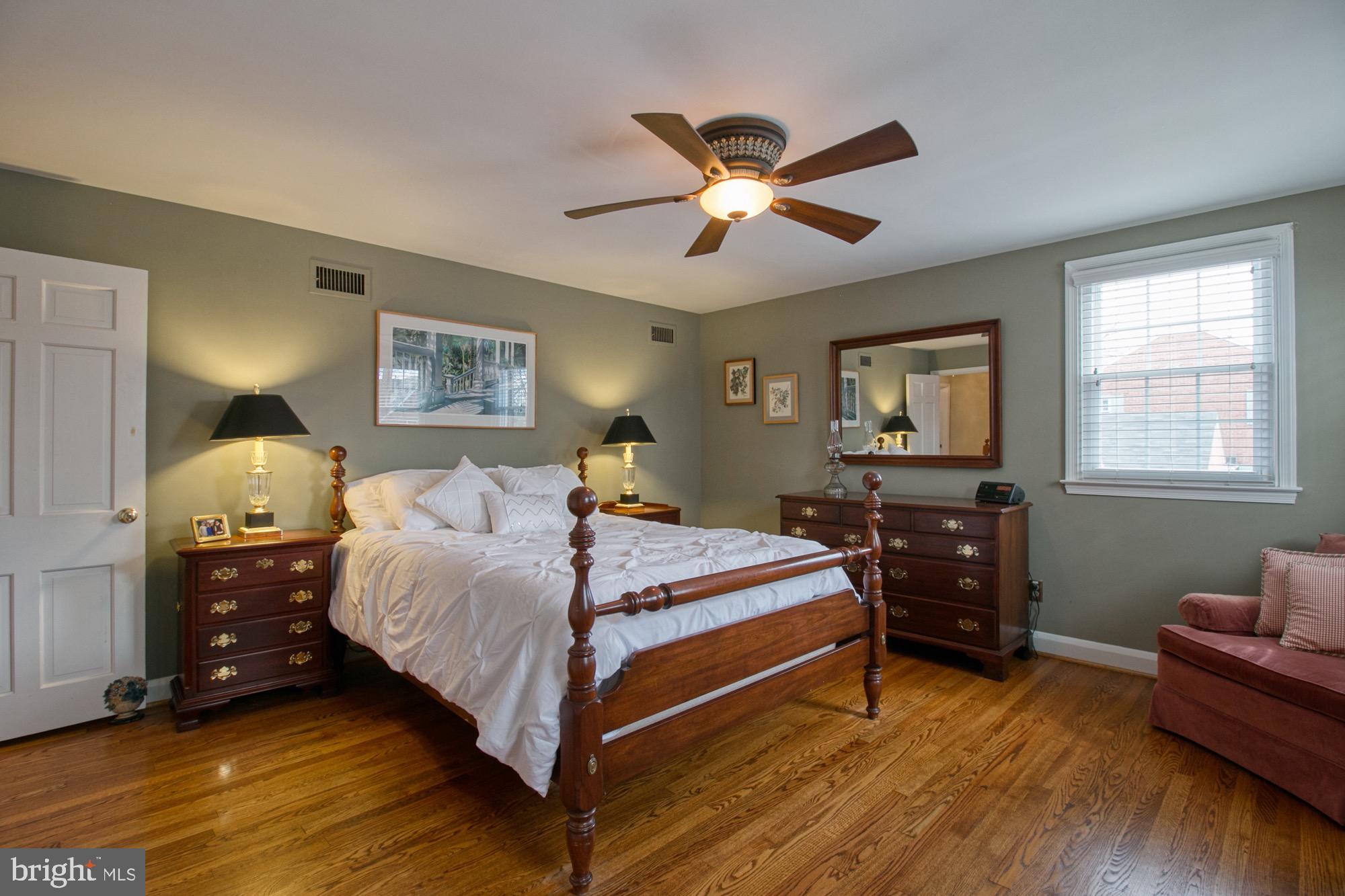 800 Wellington Road Baltimore, MD 21212 - Photo 26 of 67 Owner's en suite bedroom