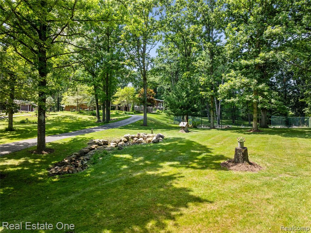 5336 Kensington Road Brighton, MI 48114 - Photo 6 of 67 Gallery Image 6