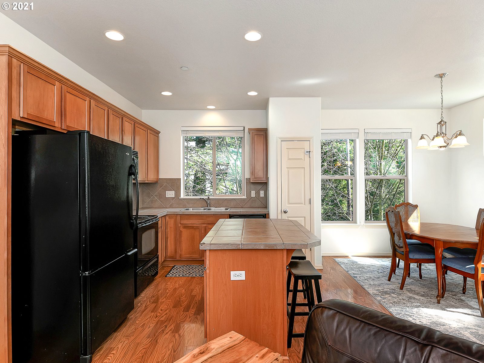 15501 Southwest Stone Ridge Circle Beaverton, OR 97007 - Photo 10 of 32 Gallery Image 10